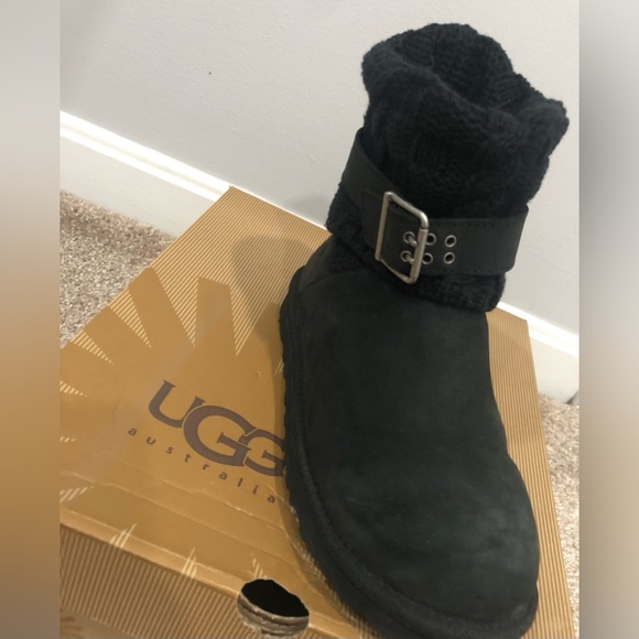 Authentic black UGG Australia Cassidee size 7 USA. - Picture 3 of 14